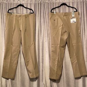 NWT Dockers Classic Khaki Pants